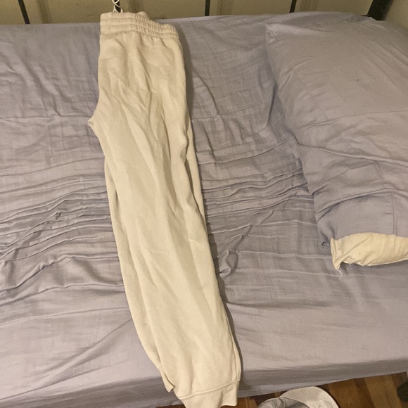 Cream jogging - Picture 2 of 2